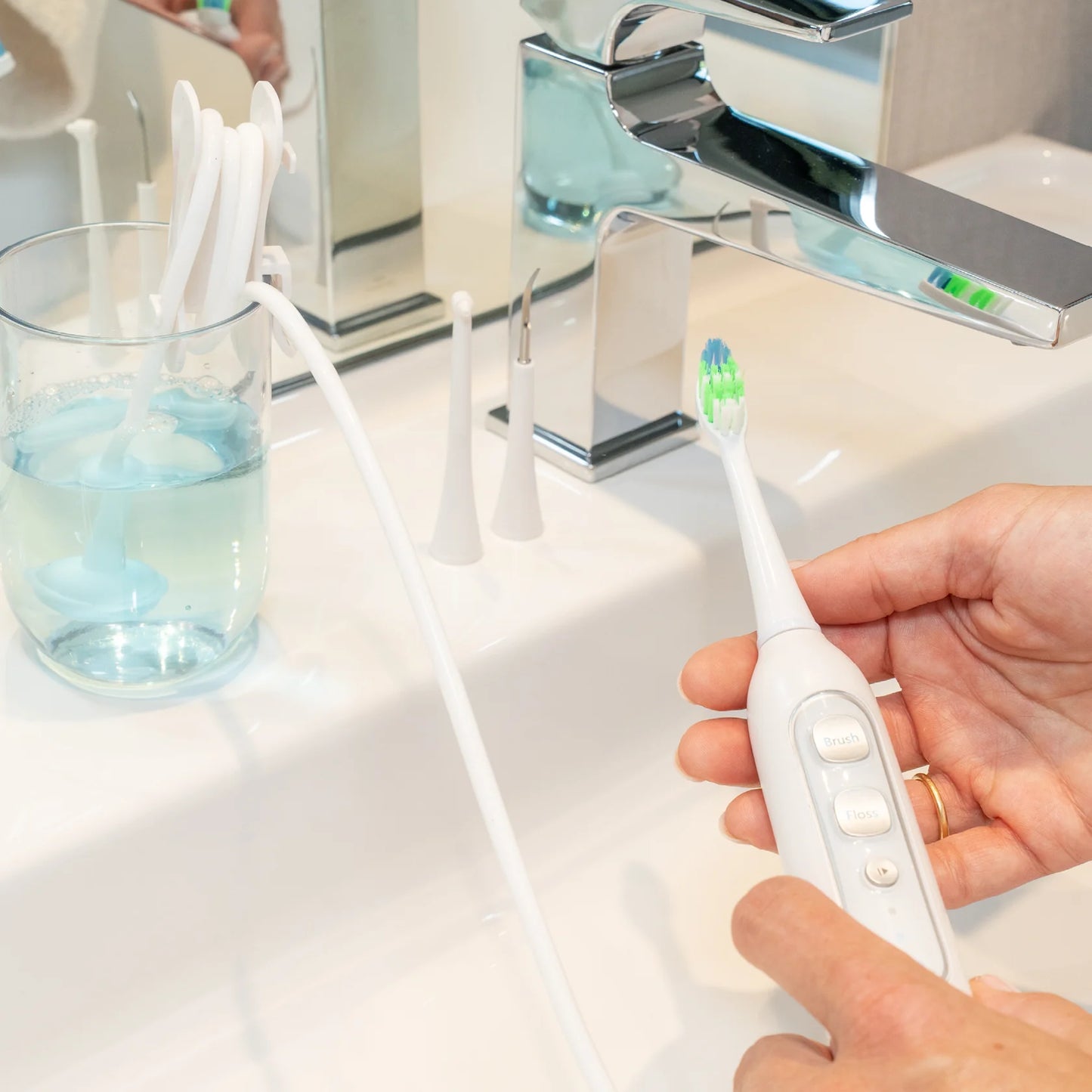 Brosse à dents électrique 3-en-1 Kleeneo™